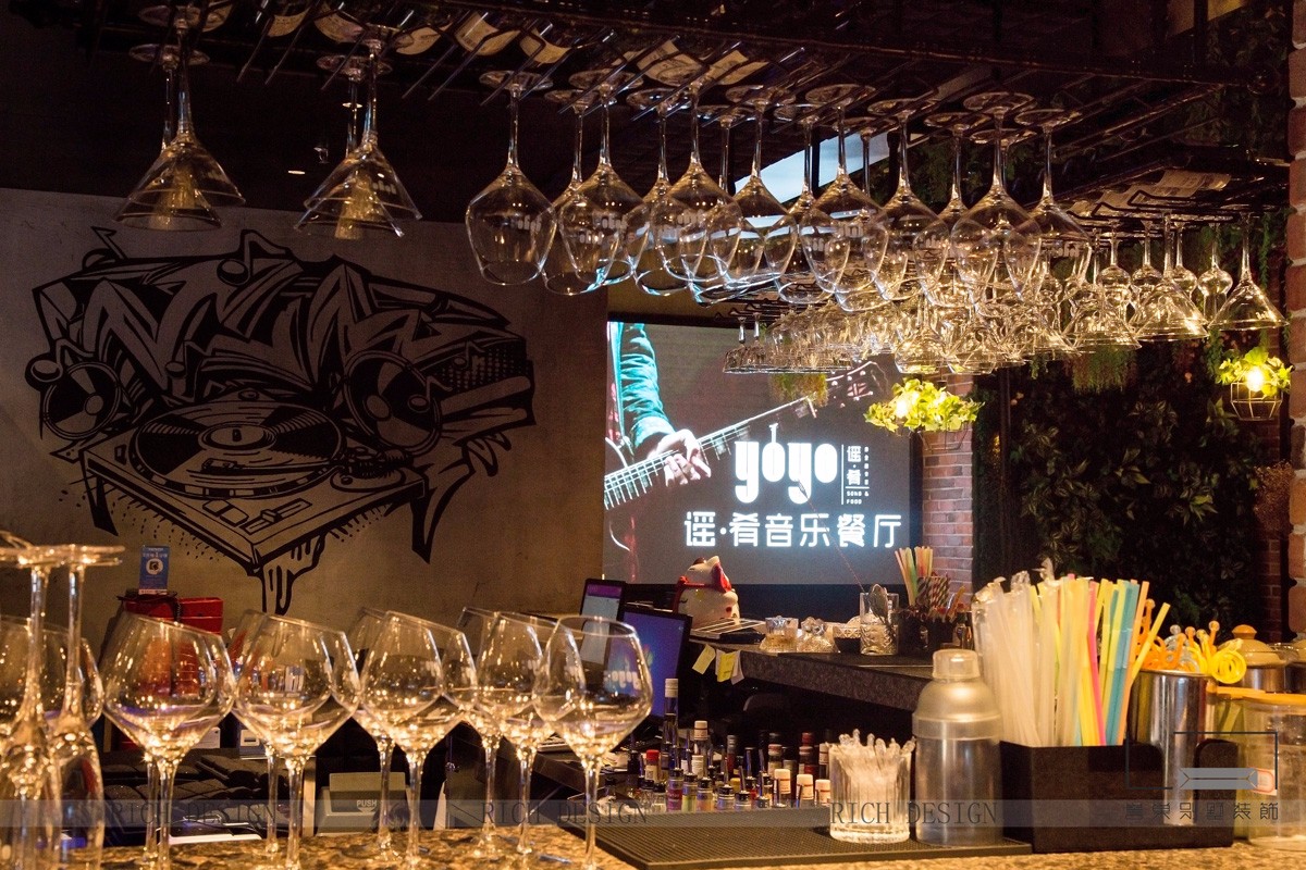 現代音樂餐廳背景墻裝潢裝飾角度實景圖